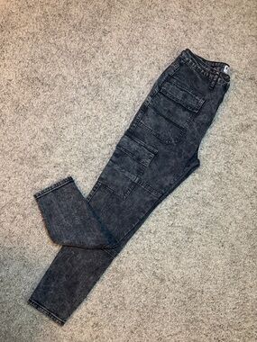 Skinny Black Cargo Jeans with Pocket Details